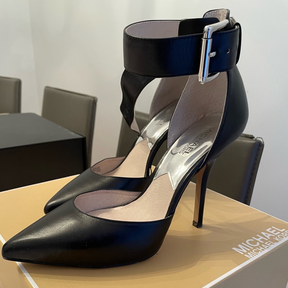 Michael Kors Black Leather Heels with Buckle - Picture 2 of 9